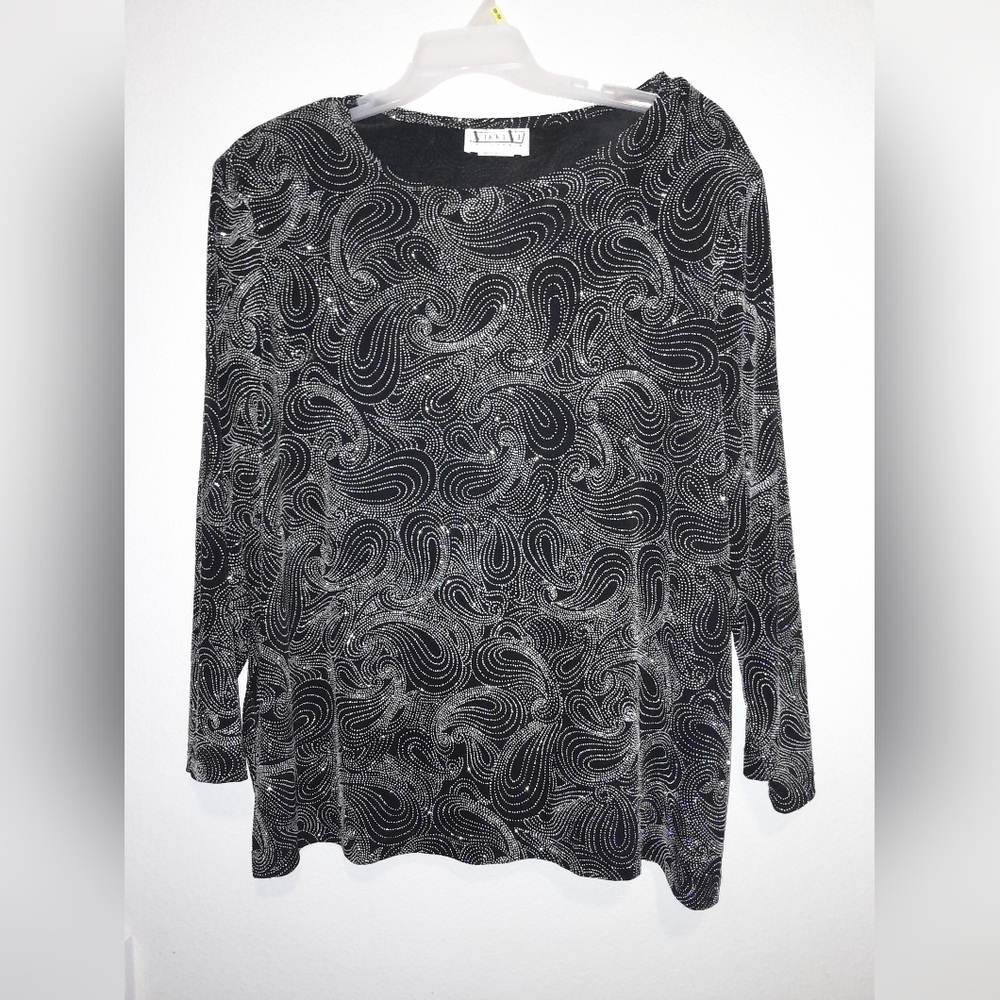 Elegant Black and White Paisley Women's Top